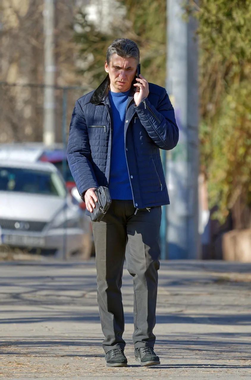 man, walk, outdoors, fashion, smartphone, communication, connection
