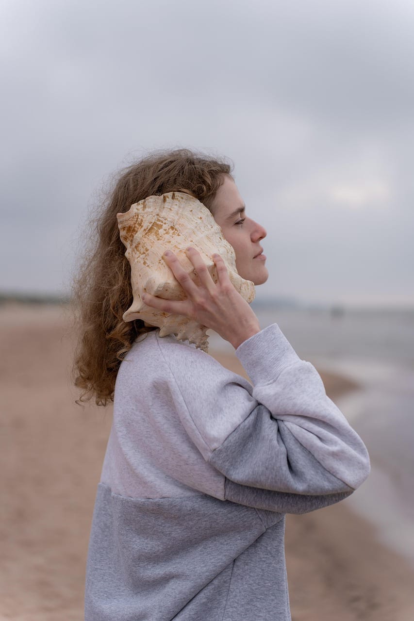 woman, conch shell, nature, beach, lady, beautiful, ocean, oceanside, seaside, communication, phone call, shell, communicate, conversation, happy, smiling, telephone