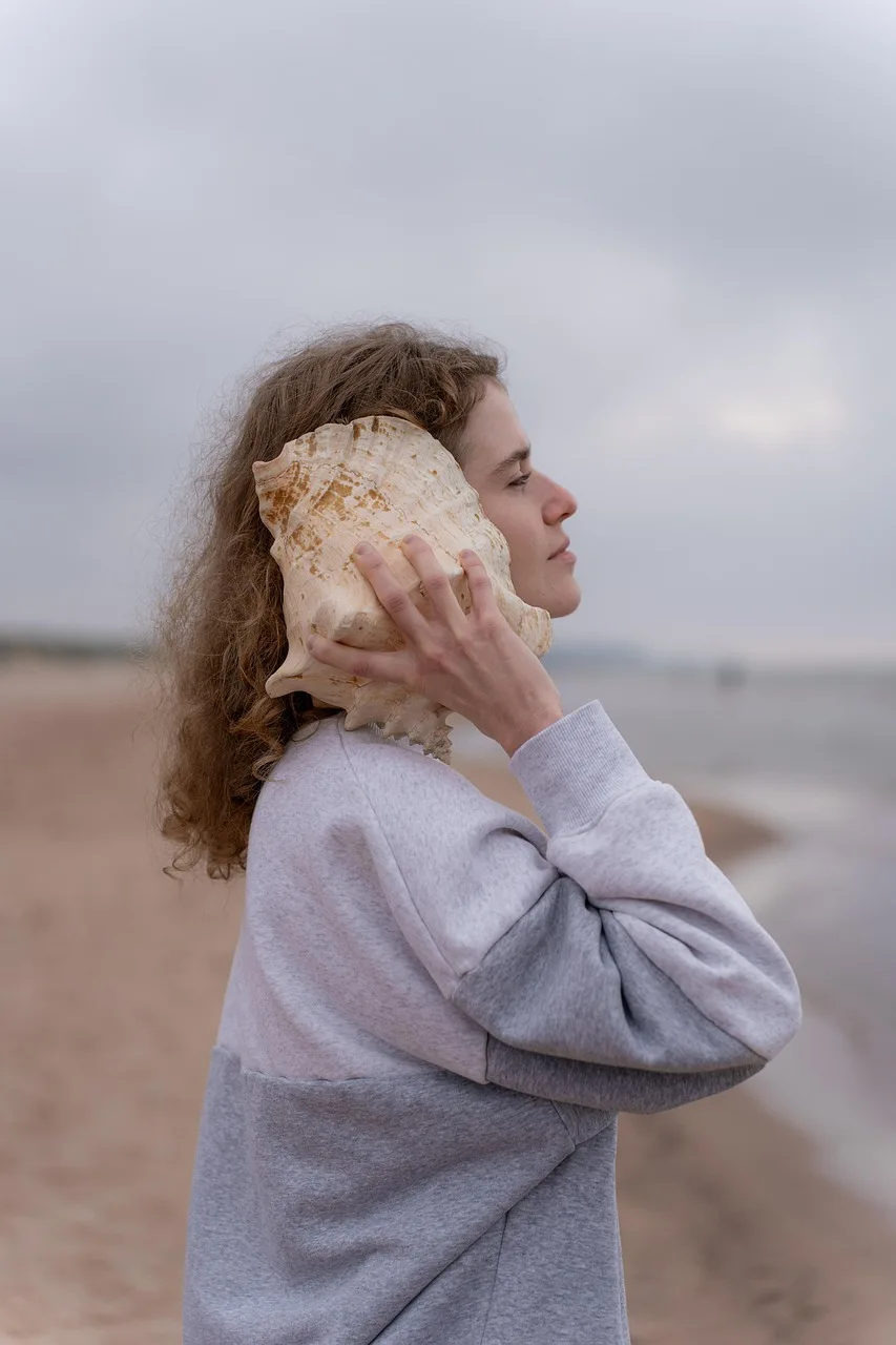 woman, conch shell, nature, beach, lady, beautiful, ocean, oceanside, seaside, communication, phone call, shell, communicate, conversation, happy, smiling, telephone